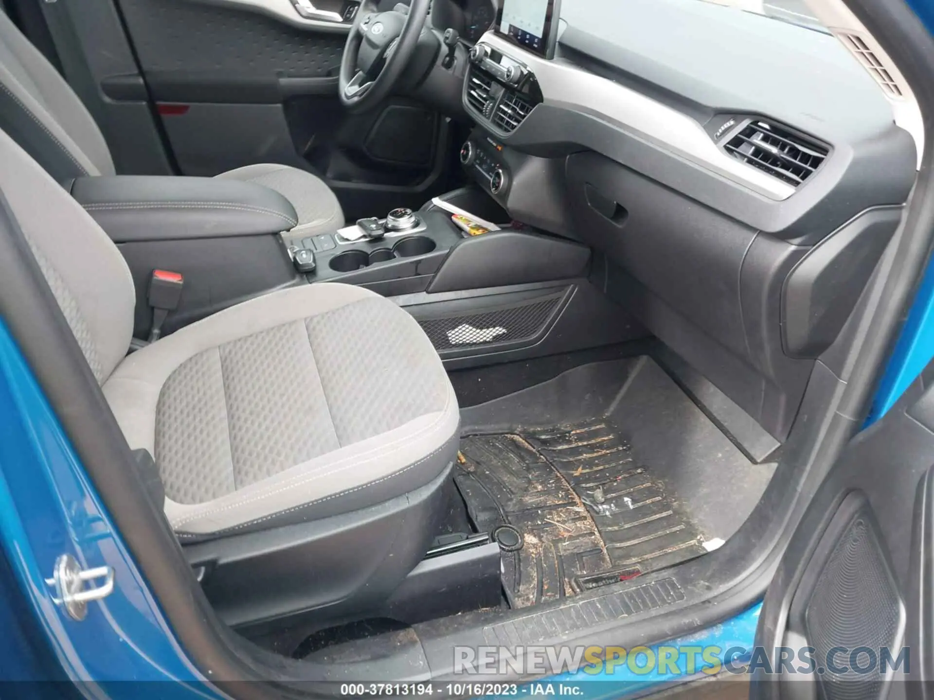 5 fotografías del automóvil dañado 1FMCU0G62LUA66943 FORD ESCAPE 2020