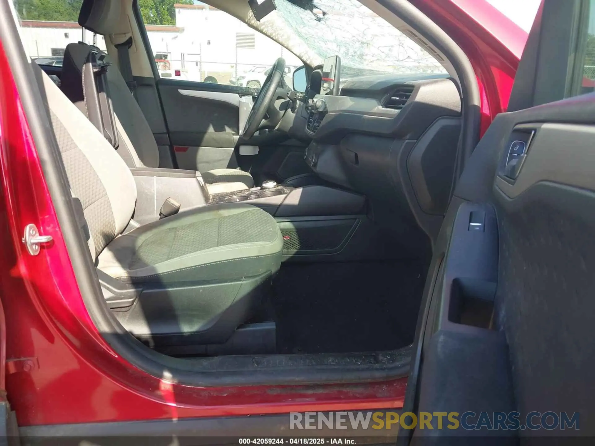 5 fotografías del automóvil dañado 1FMCU0G62LUB94518 FORD ESCAPE 2020