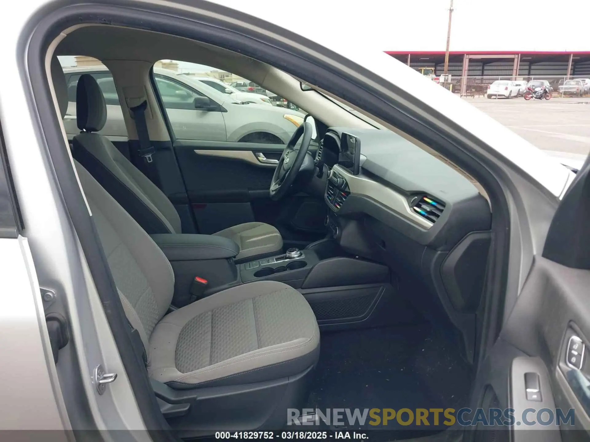 5 fotografías del automóvil dañado 1FMCU0G62LUC64230 FORD ESCAPE 2020