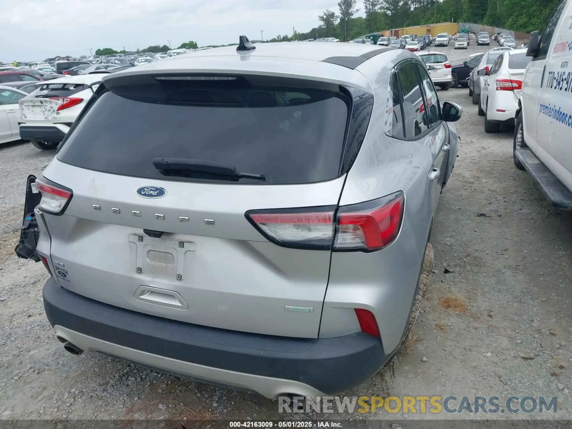 4 fotografías del automóvil dañado 1FMCU0G63LUA45809 FORD ESCAPE 2020