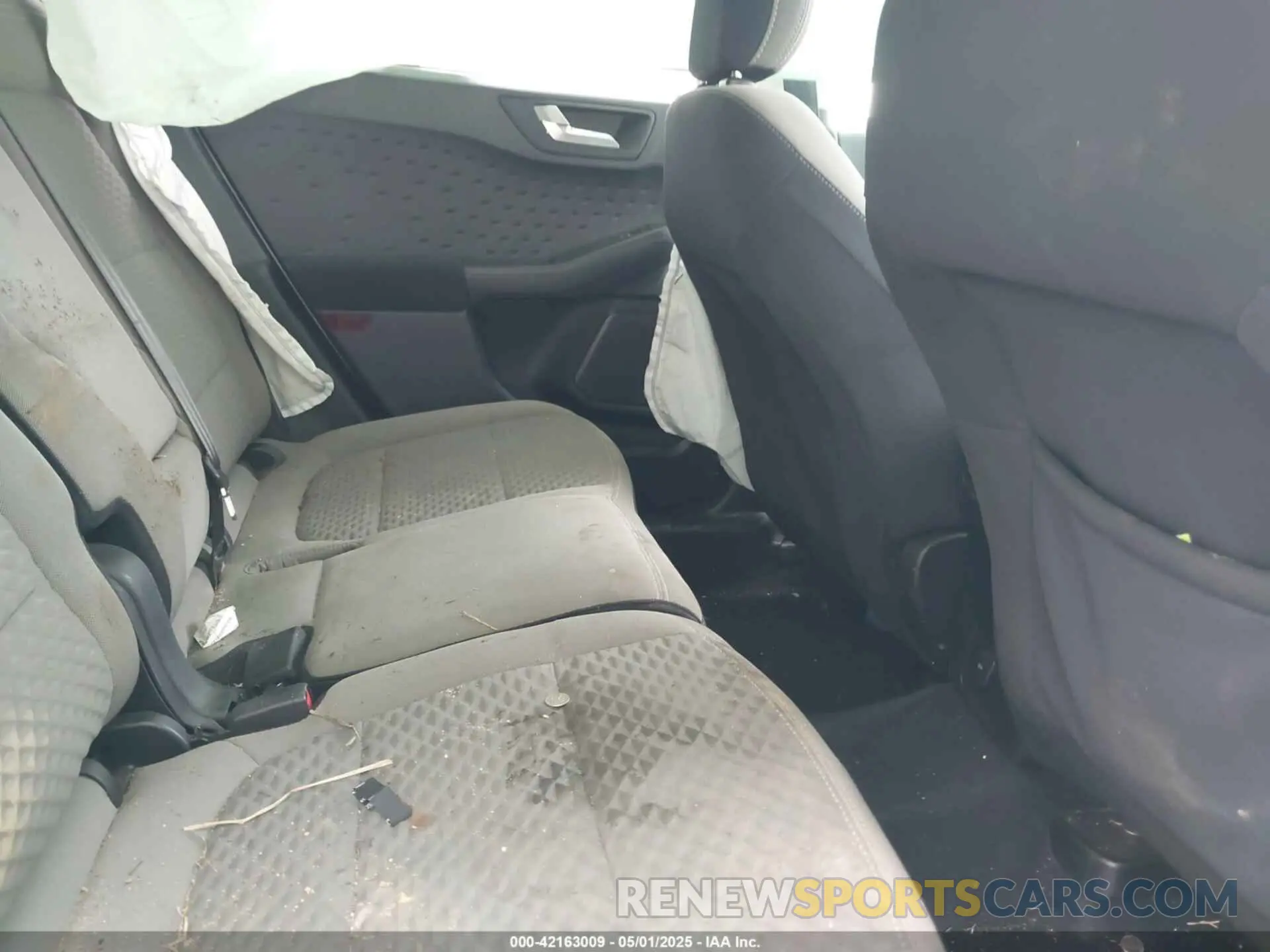 8 fotografías del automóvil dañado 1FMCU0G63LUA45809 FORD ESCAPE 2020
