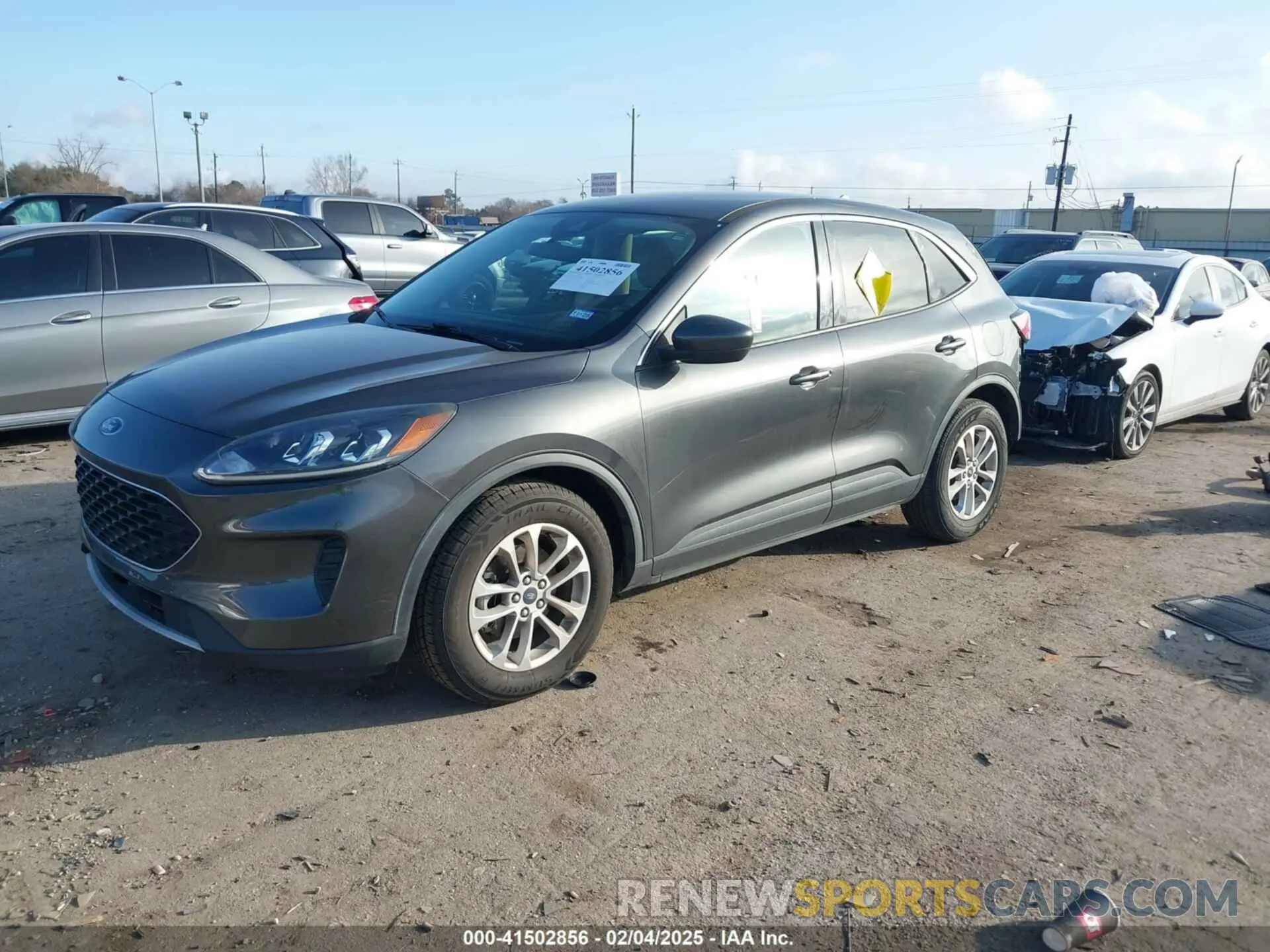 2 fotografías del automóvil dañado 1FMCU0G63LUB74195 FORD ESCAPE 2020