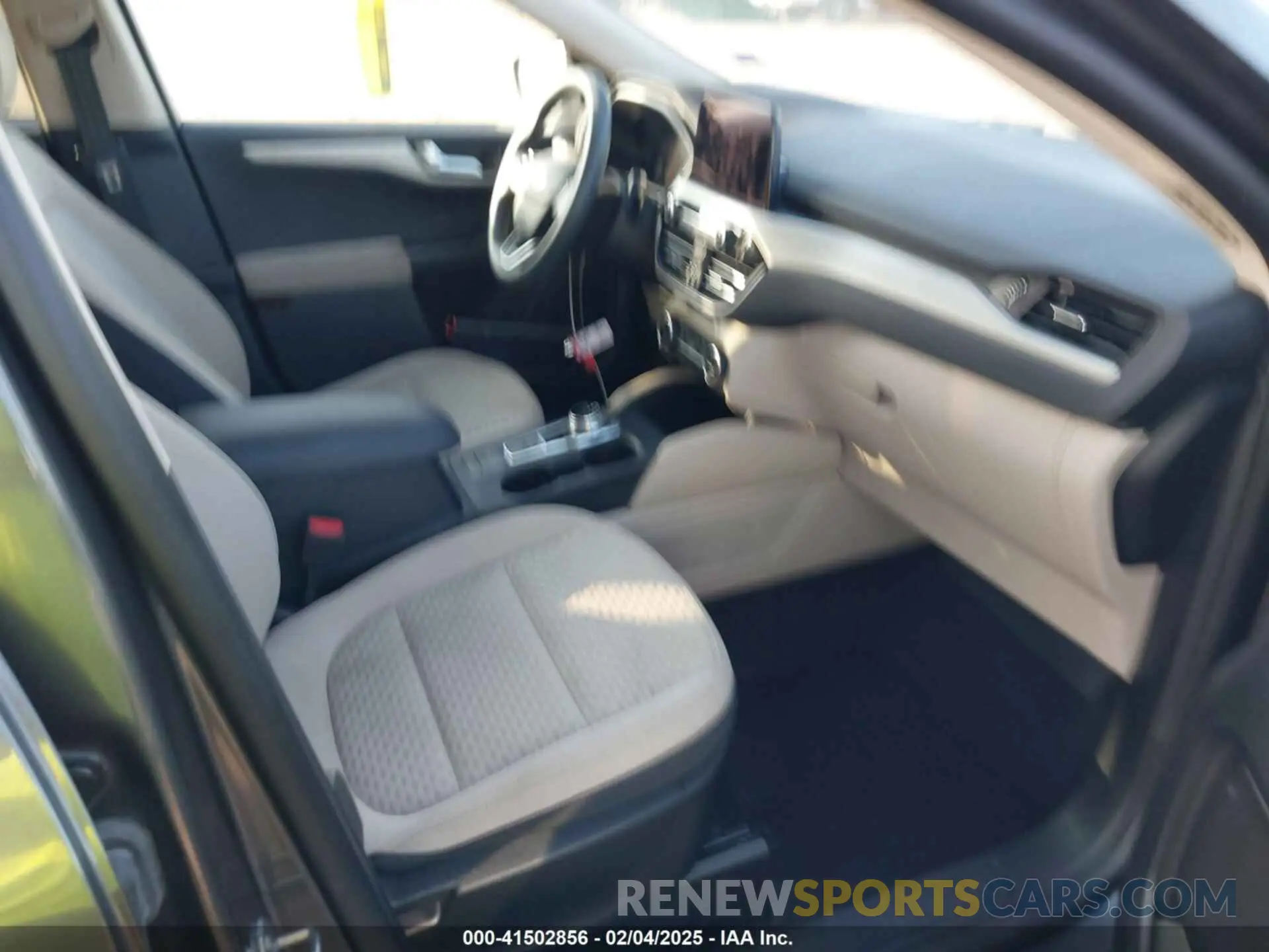 5 fotografías del automóvil dañado 1FMCU0G63LUB74195 FORD ESCAPE 2020