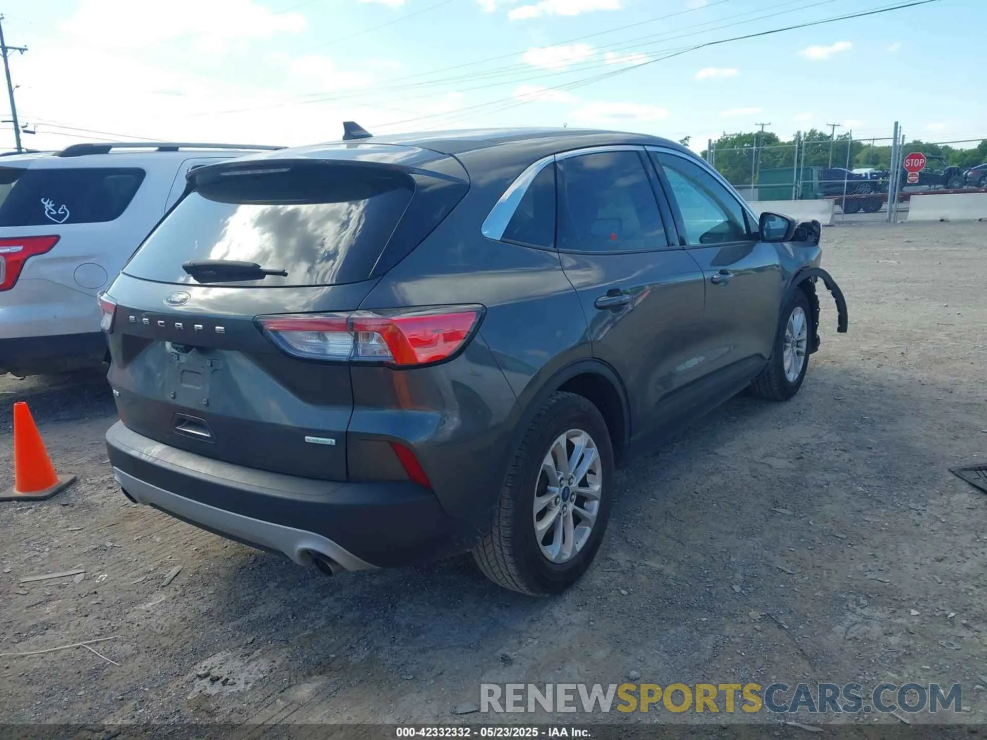4 fotografías del automóvil dañado 1FMCU0G63LUC26585 FORD ESCAPE 2020