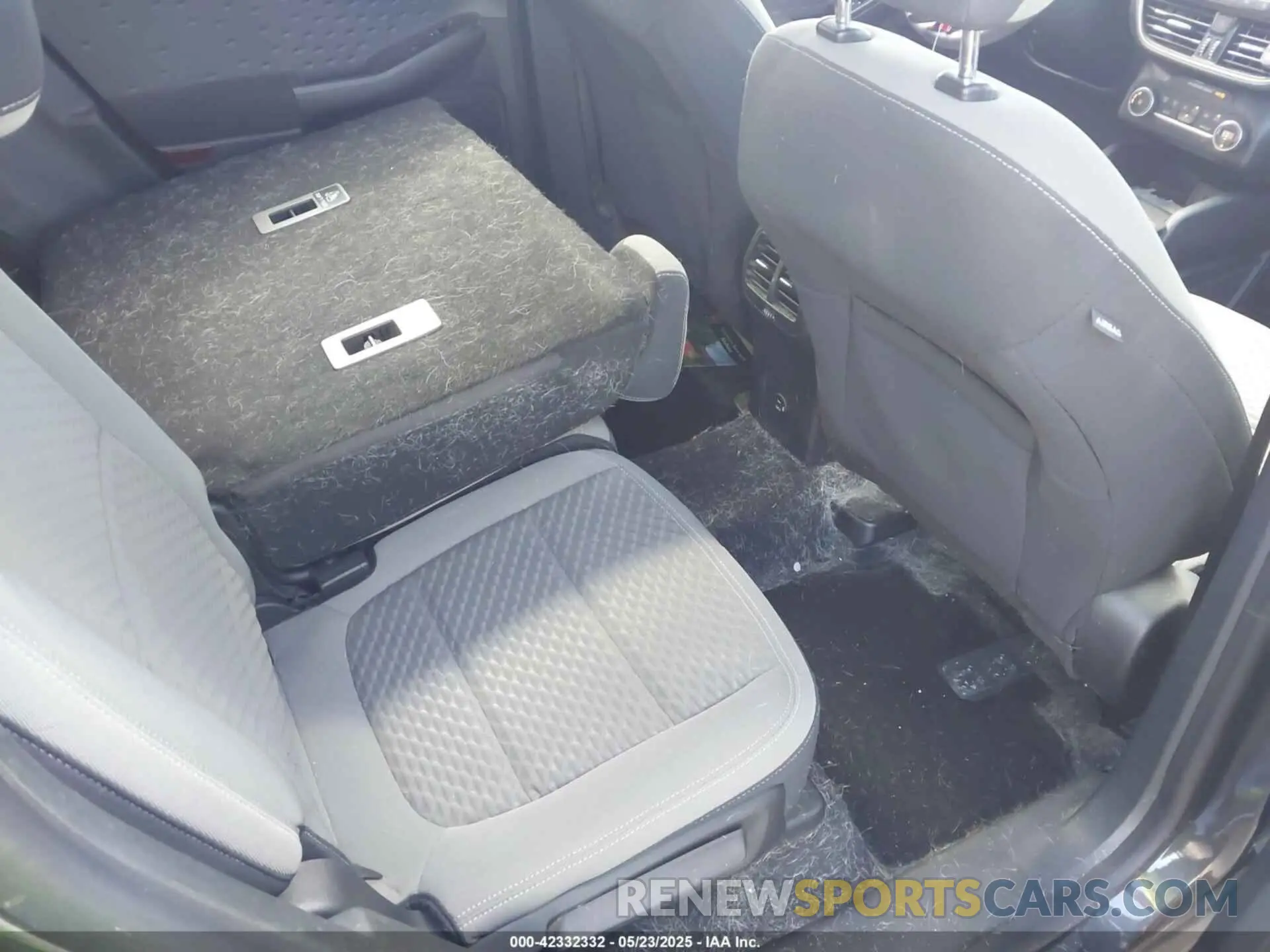 8 fotografías del automóvil dañado 1FMCU0G63LUC26585 FORD ESCAPE 2020