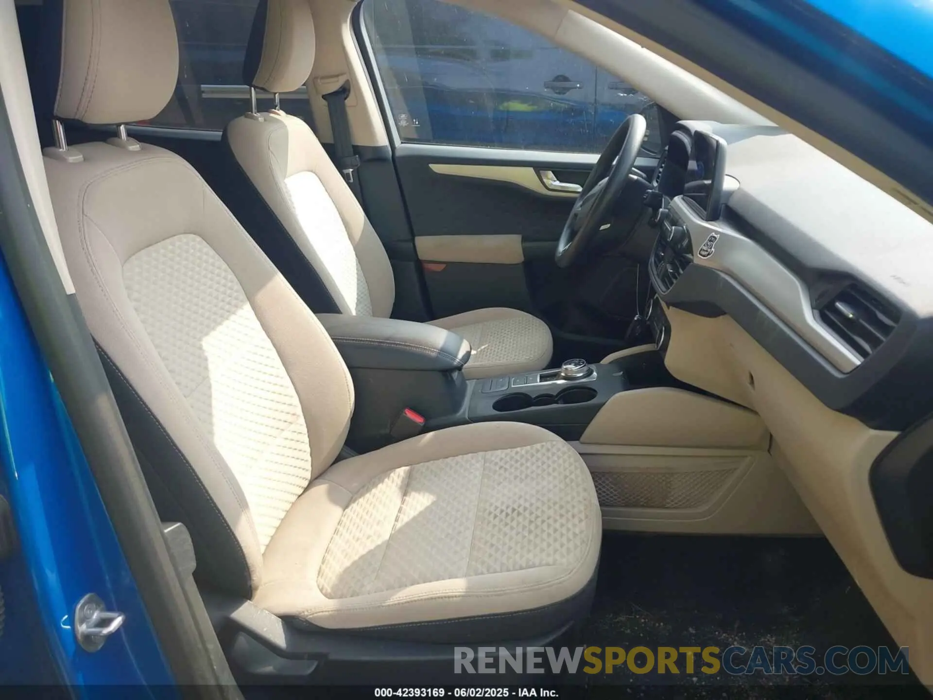 5 fotografías del automóvil dañado 1FMCU0G63LUC71283 FORD ESCAPE 2020