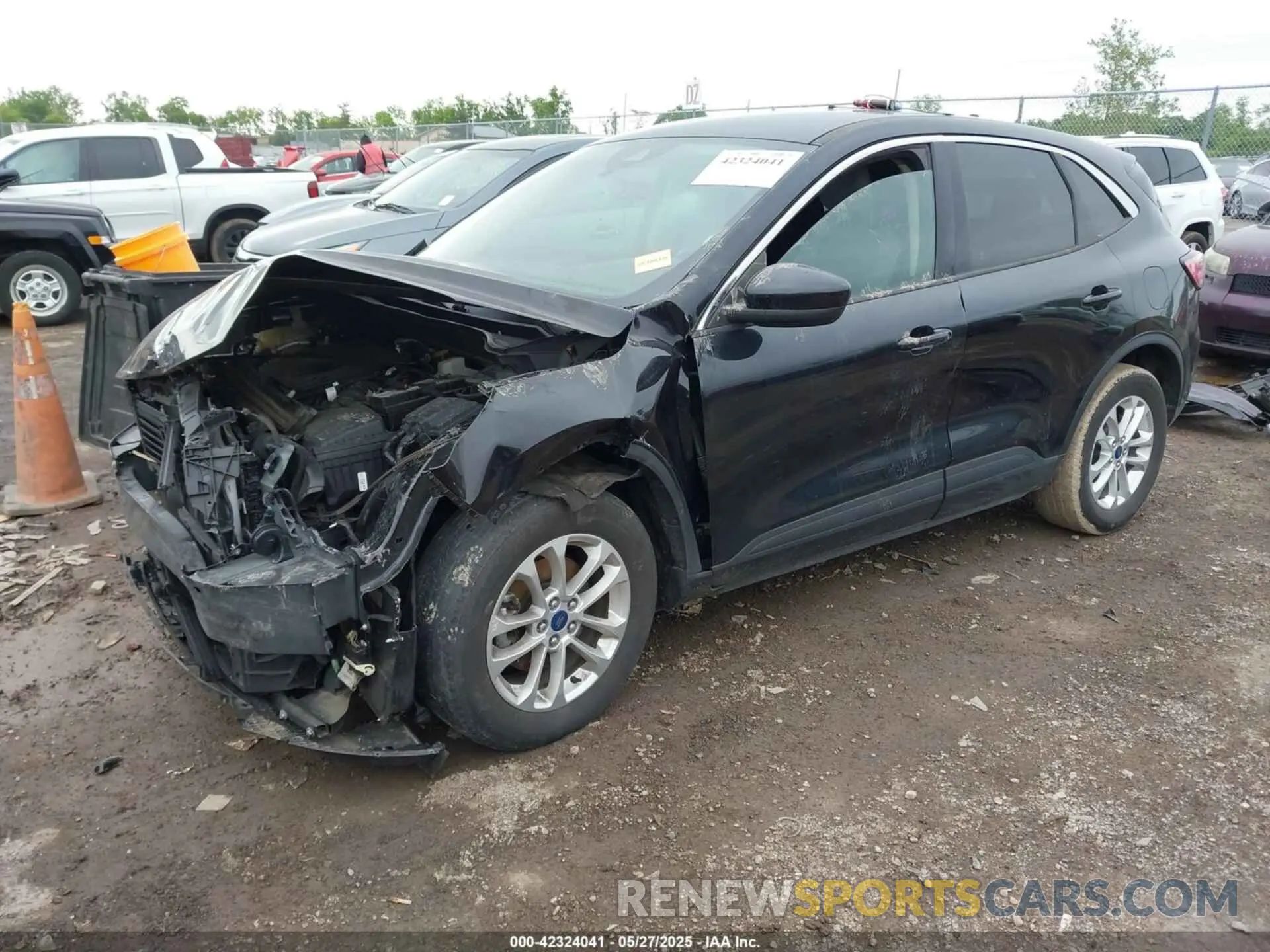 2 fotografías del automóvil dañado 1FMCU0G64LUA46953 FORD ESCAPE 2020