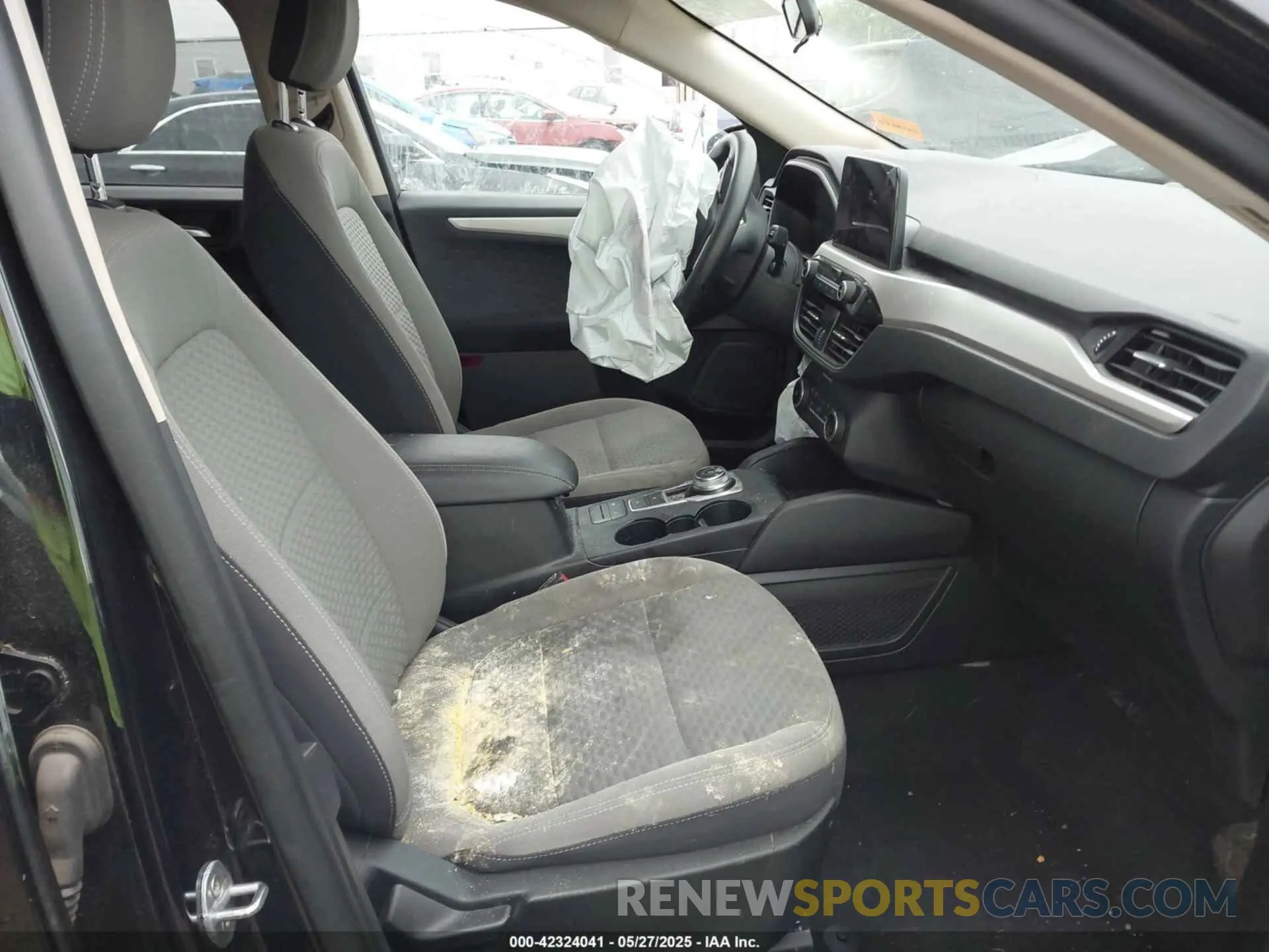 5 fotografías del automóvil dañado 1FMCU0G64LUA46953 FORD ESCAPE 2020