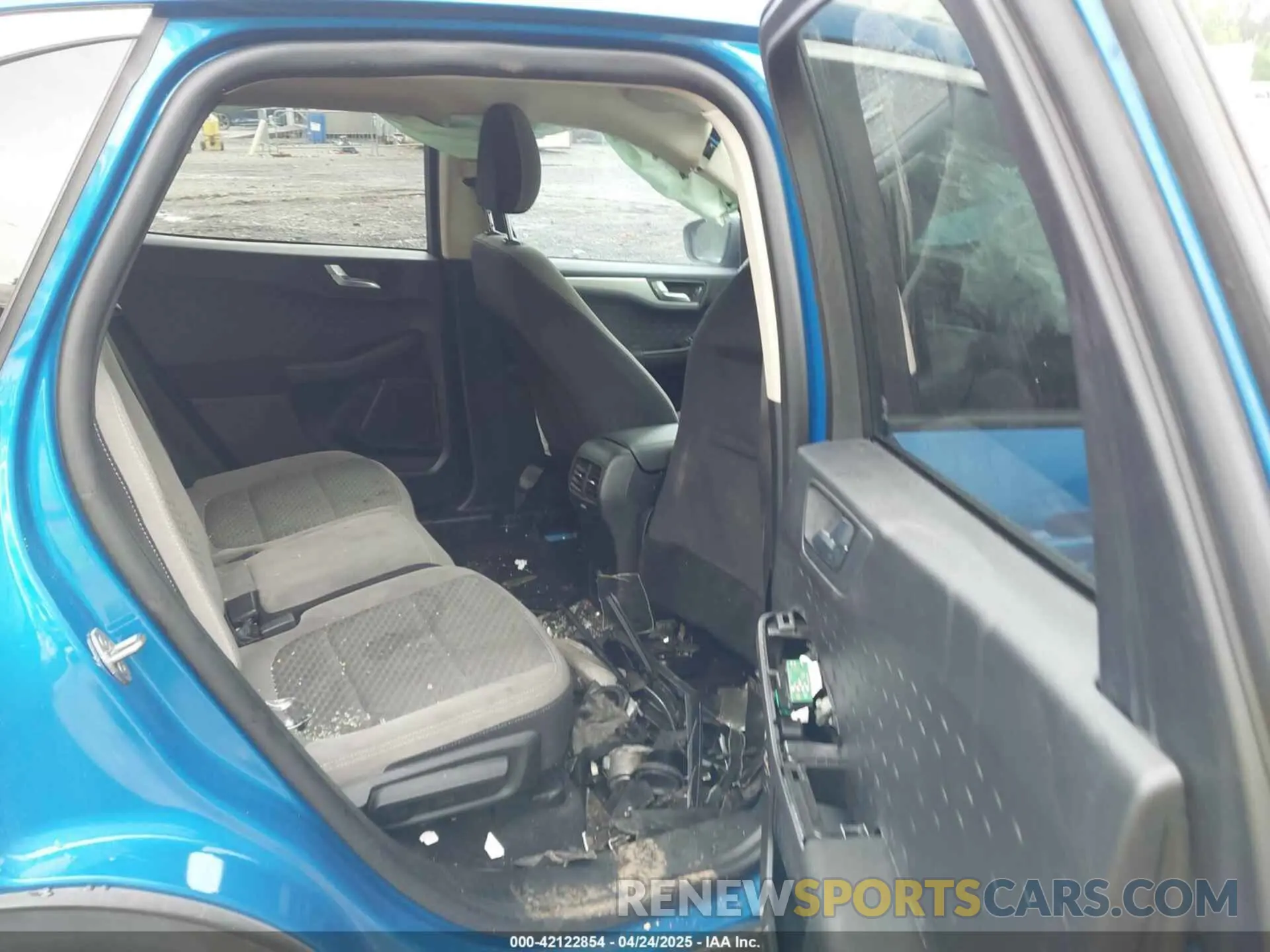 8 fotografías del automóvil dañado 1FMCU0G64LUA57788 FORD ESCAPE 2020