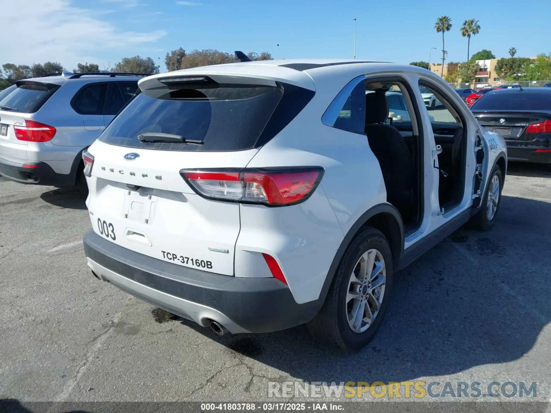 4 fotografías del automóvil dañado 1FMCU0G64LUA86255 FORD ESCAPE 2020