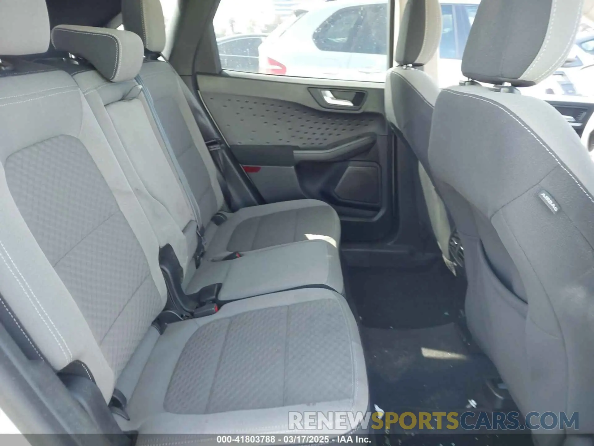 8 fotografías del automóvil dañado 1FMCU0G64LUA86255 FORD ESCAPE 2020