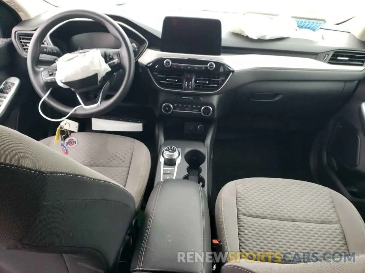 8 fotografías del automóvil dañado 1FMCU0G64LUB77946 FORD ESCAPE 2020