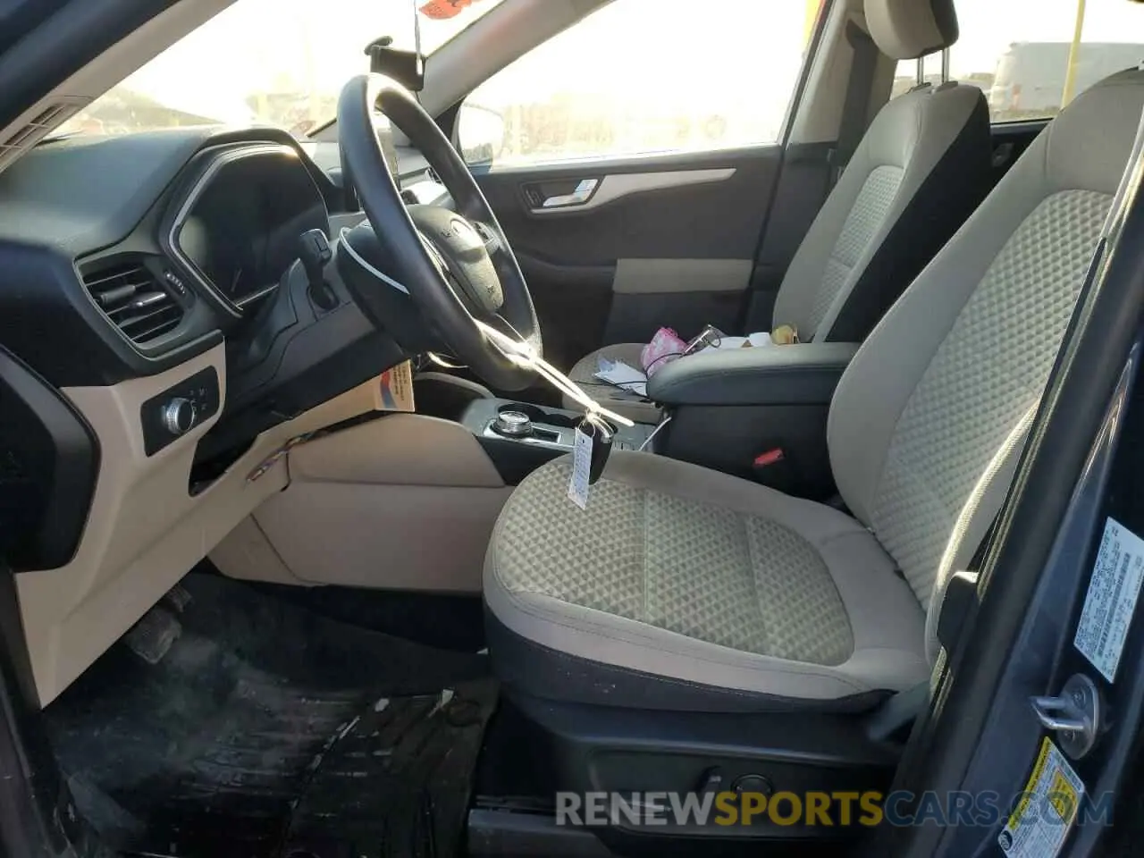 7 fotografías del automóvil dañado 1FMCU0G64LUB90454 FORD ESCAPE 2020