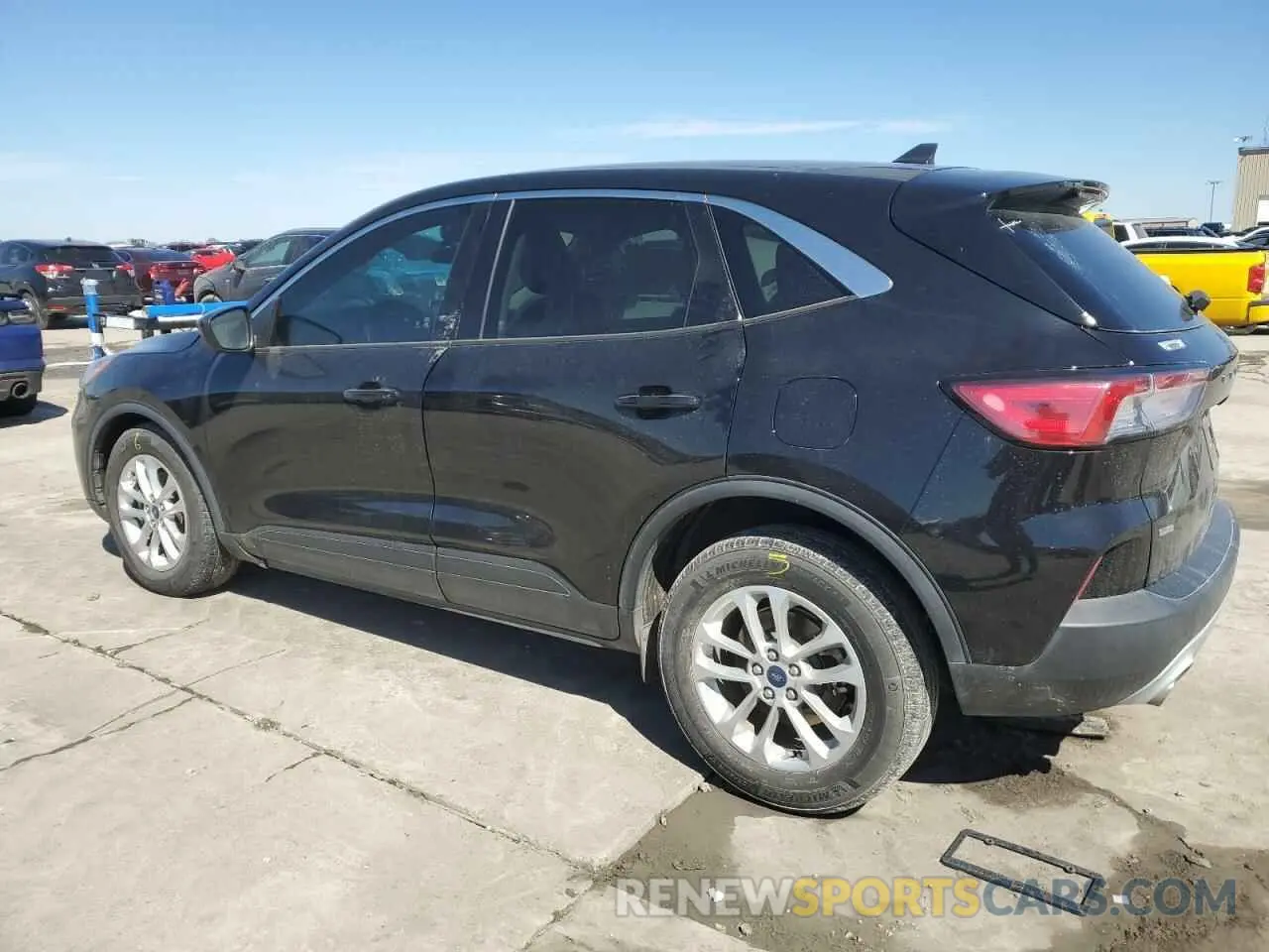2 fotografías del automóvil dañado 1FMCU0G64LUC08421 FORD ESCAPE 2020