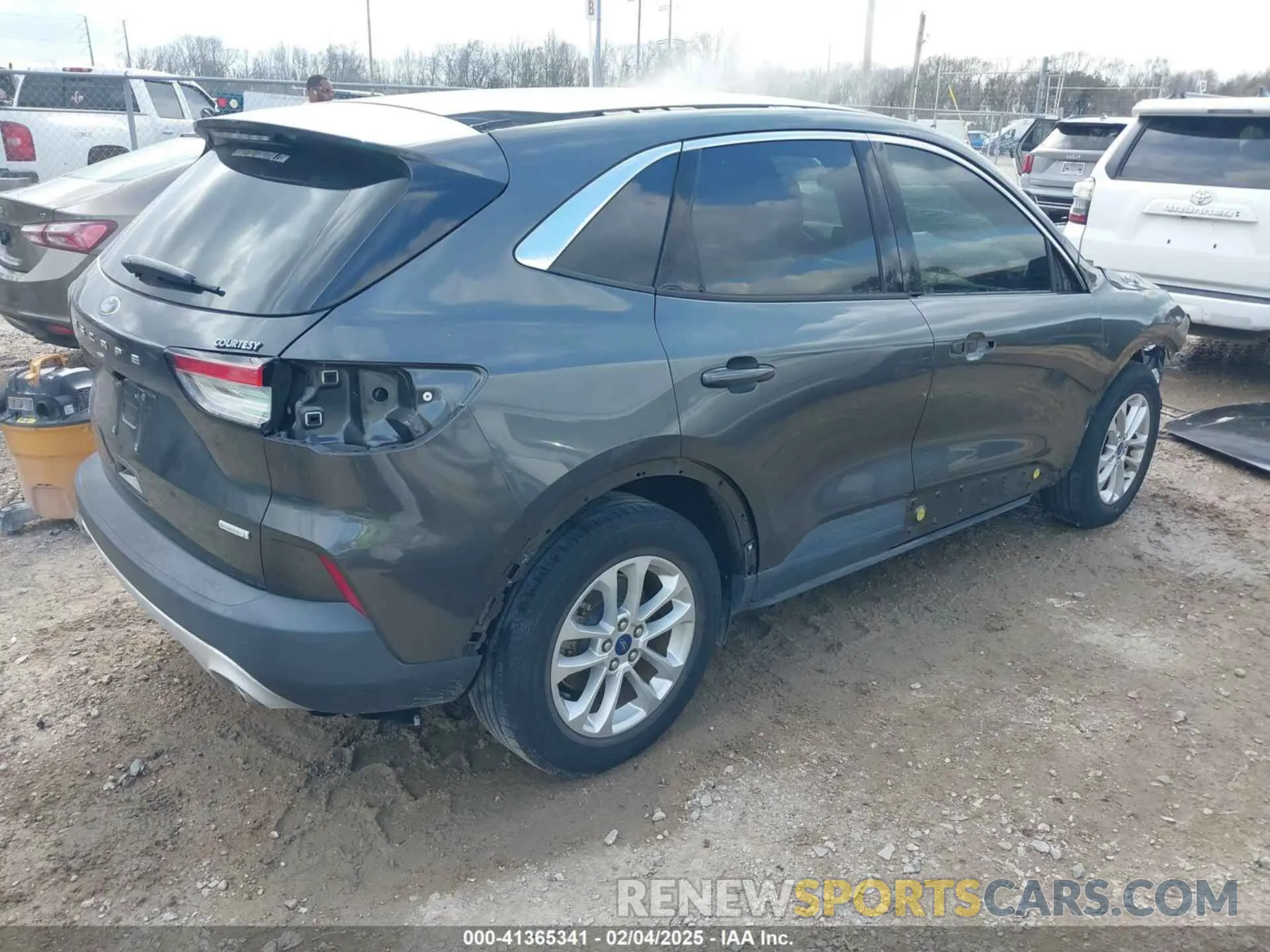 4 fotografías del automóvil dañado 1FMCU0G65LUA12407 FORD ESCAPE 2020