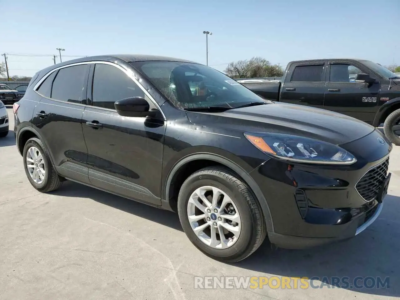 4 fotografías del automóvil dañado 1FMCU0G65LUA76382 FORD ESCAPE 2020