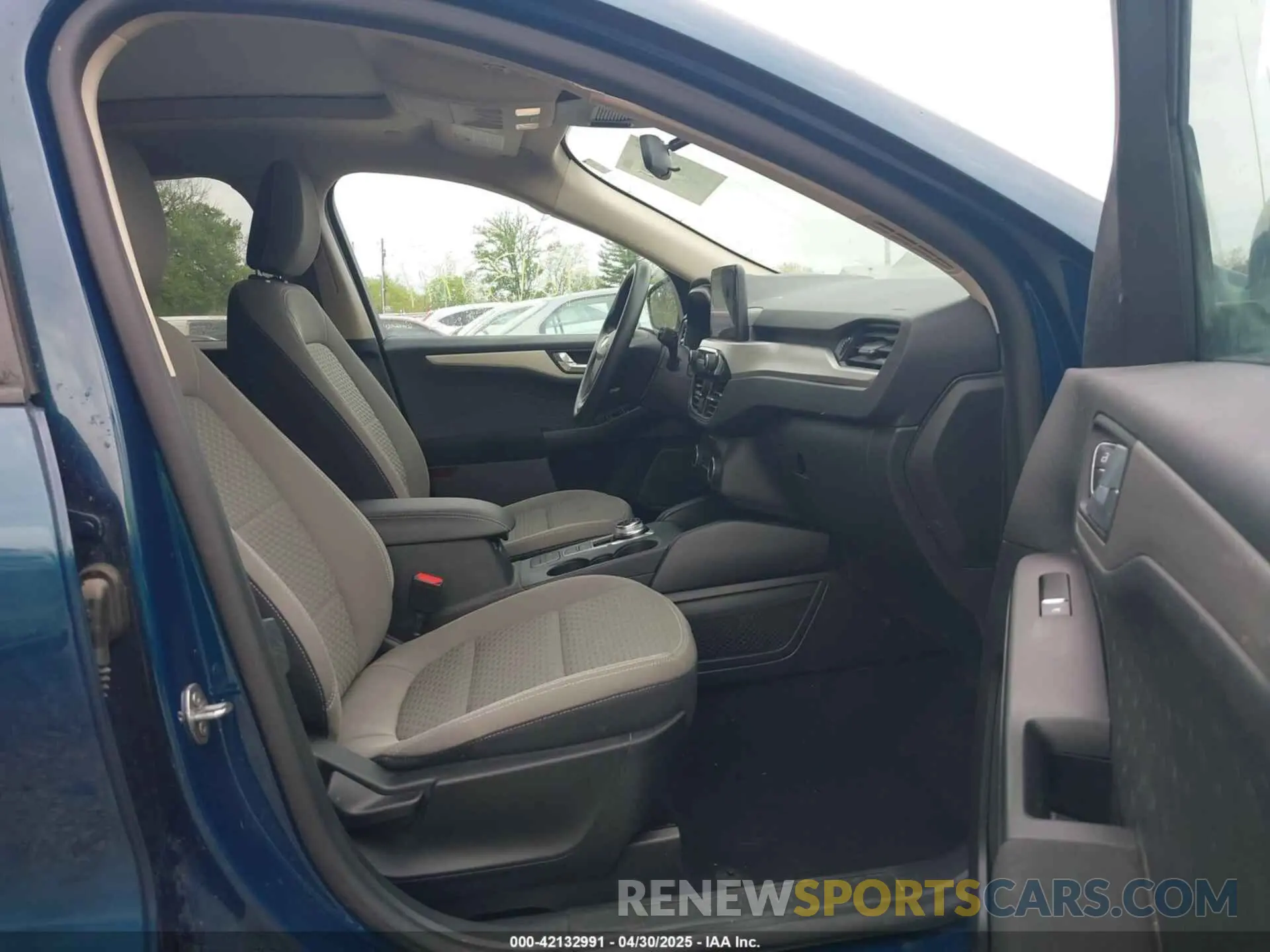 5 fotografías del automóvil dañado 1FMCU0G65LUA98916 FORD ESCAPE 2020