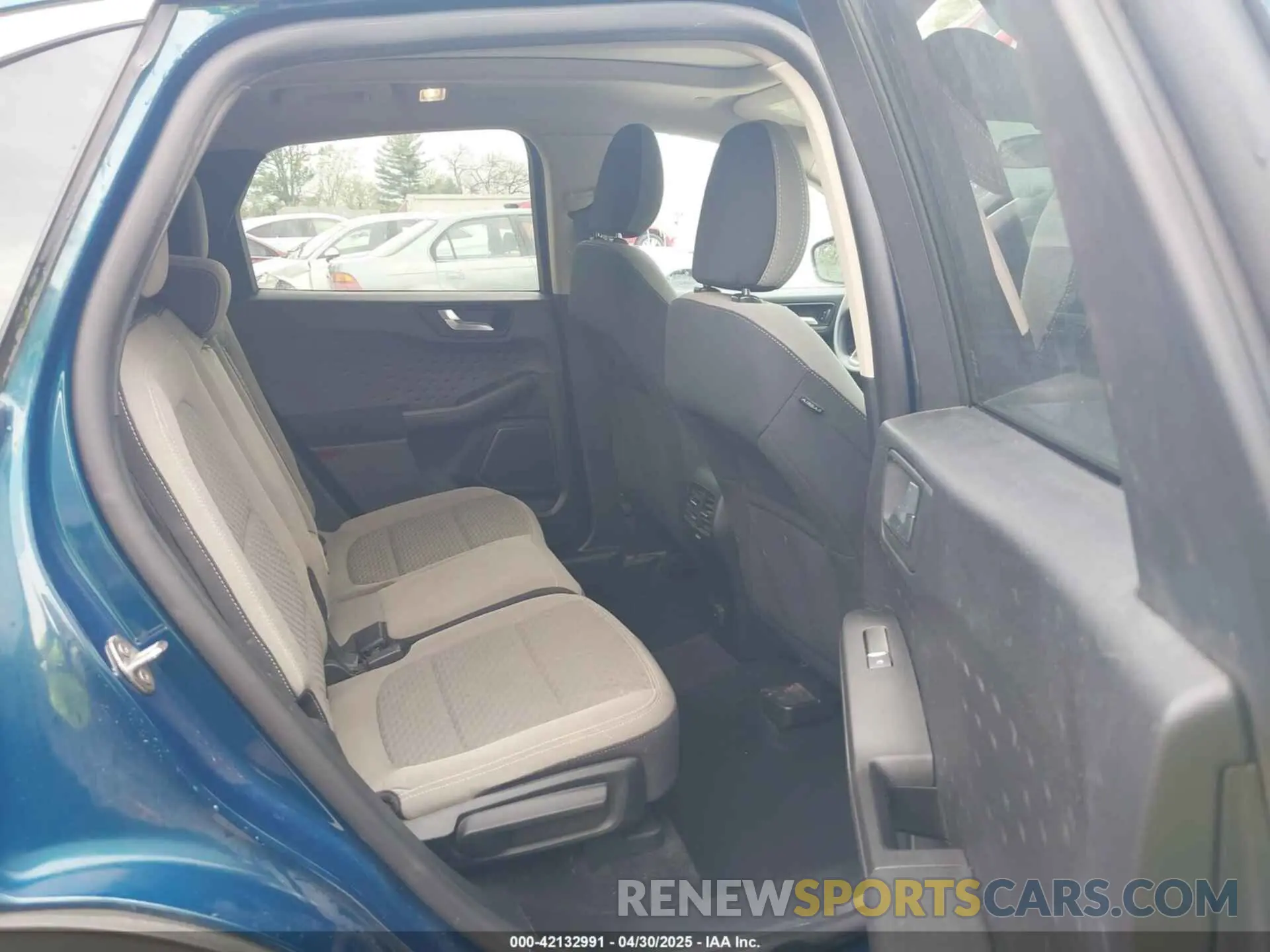 8 fotografías del automóvil dañado 1FMCU0G65LUA98916 FORD ESCAPE 2020