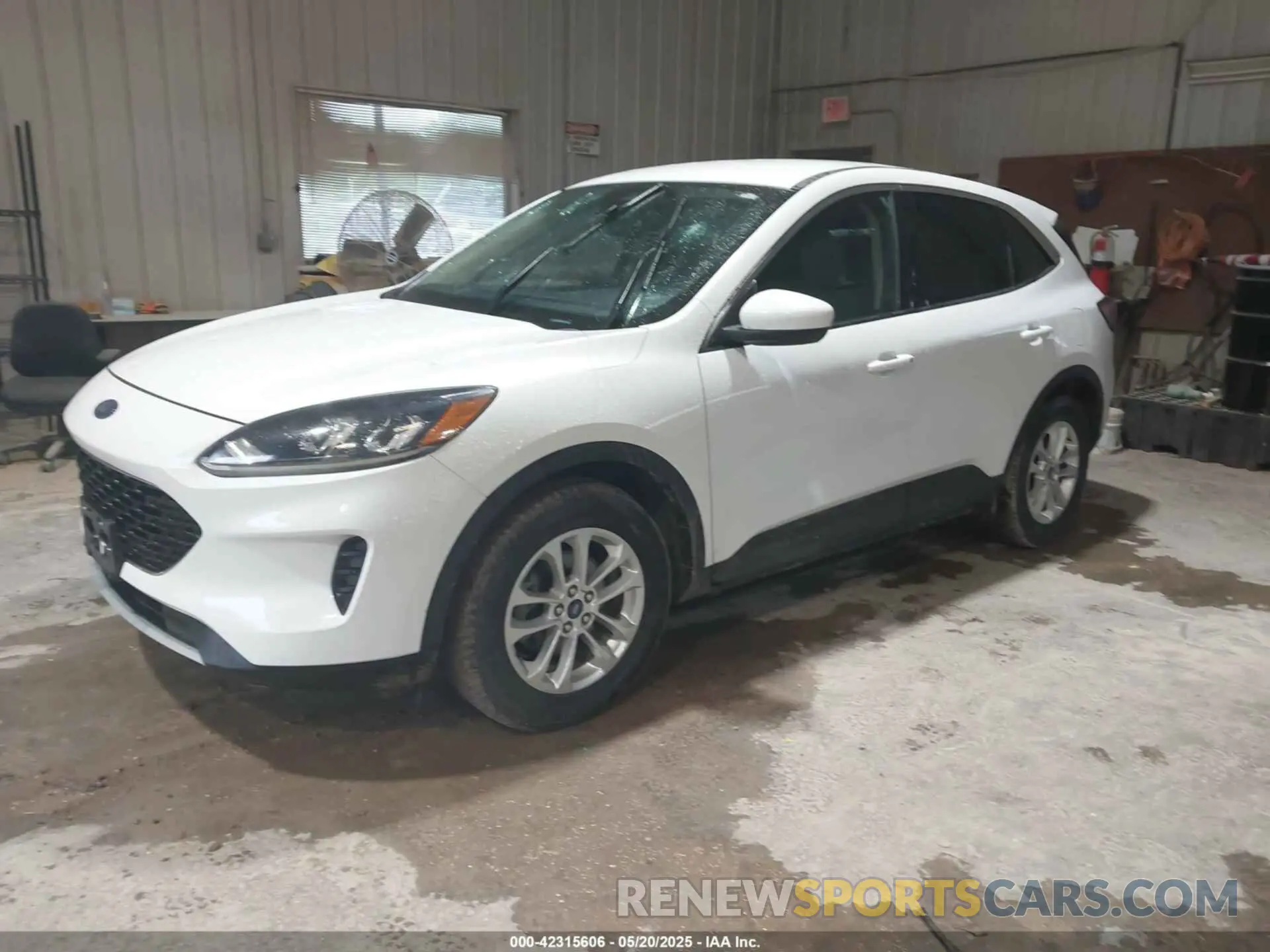 2 fotografías del automóvil dañado 1FMCU0G65LUB13267 FORD ESCAPE 2020