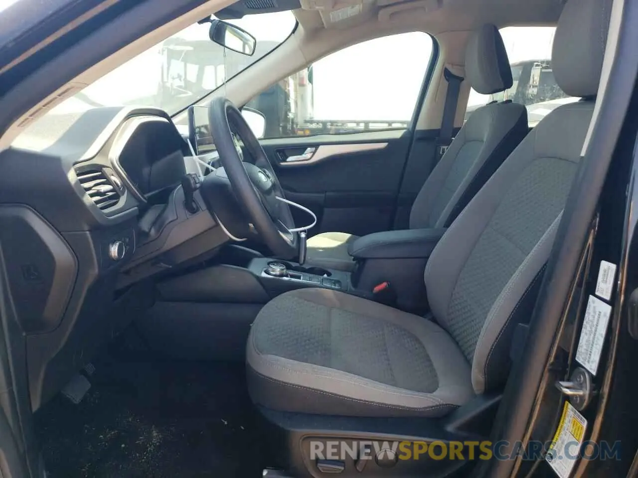 7 fotografías del automóvil dañado 1FMCU0G65LUB48617 FORD ESCAPE 2020