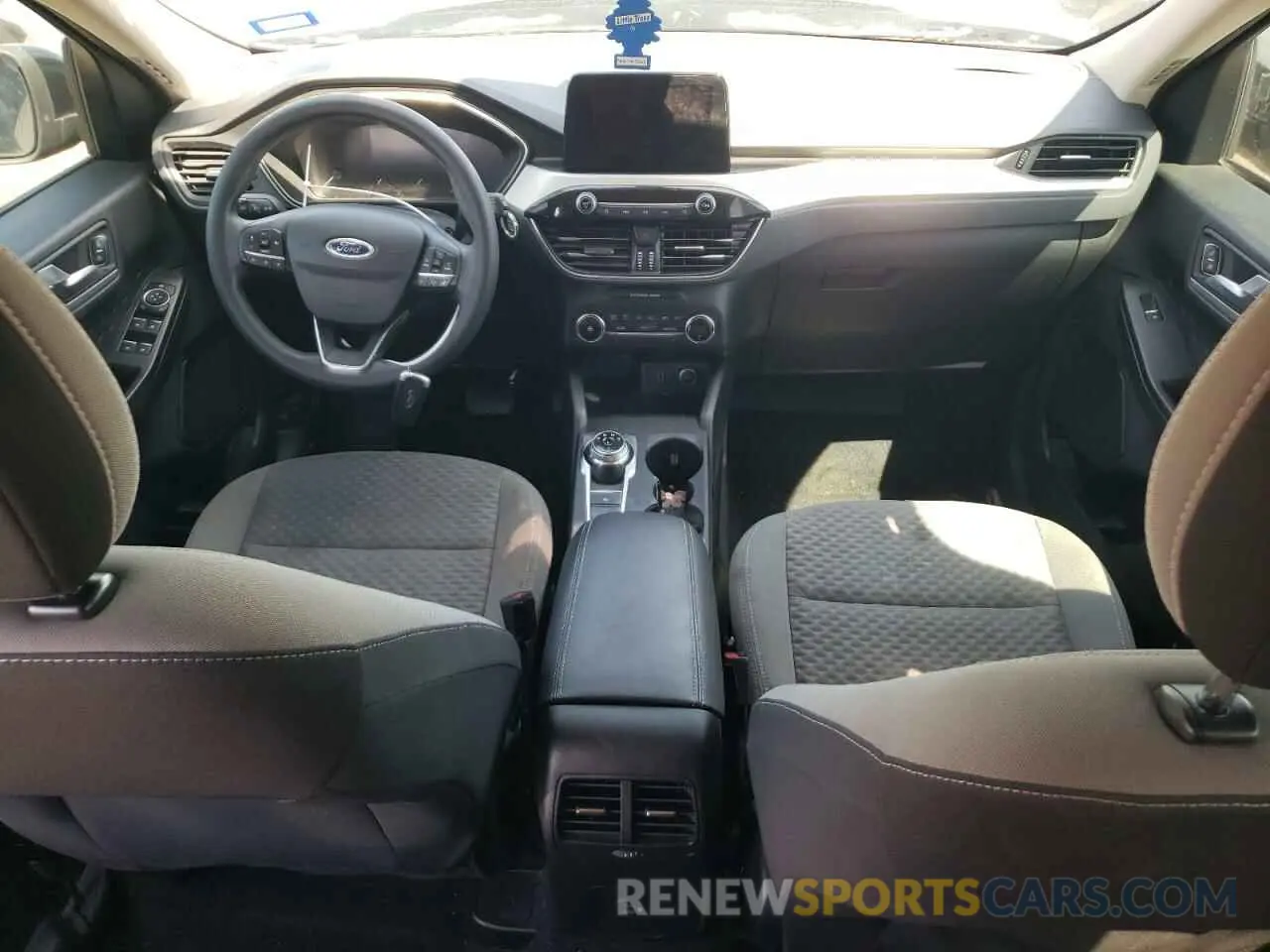 8 fotografías del automóvil dañado 1FMCU0G65LUB48617 FORD ESCAPE 2020