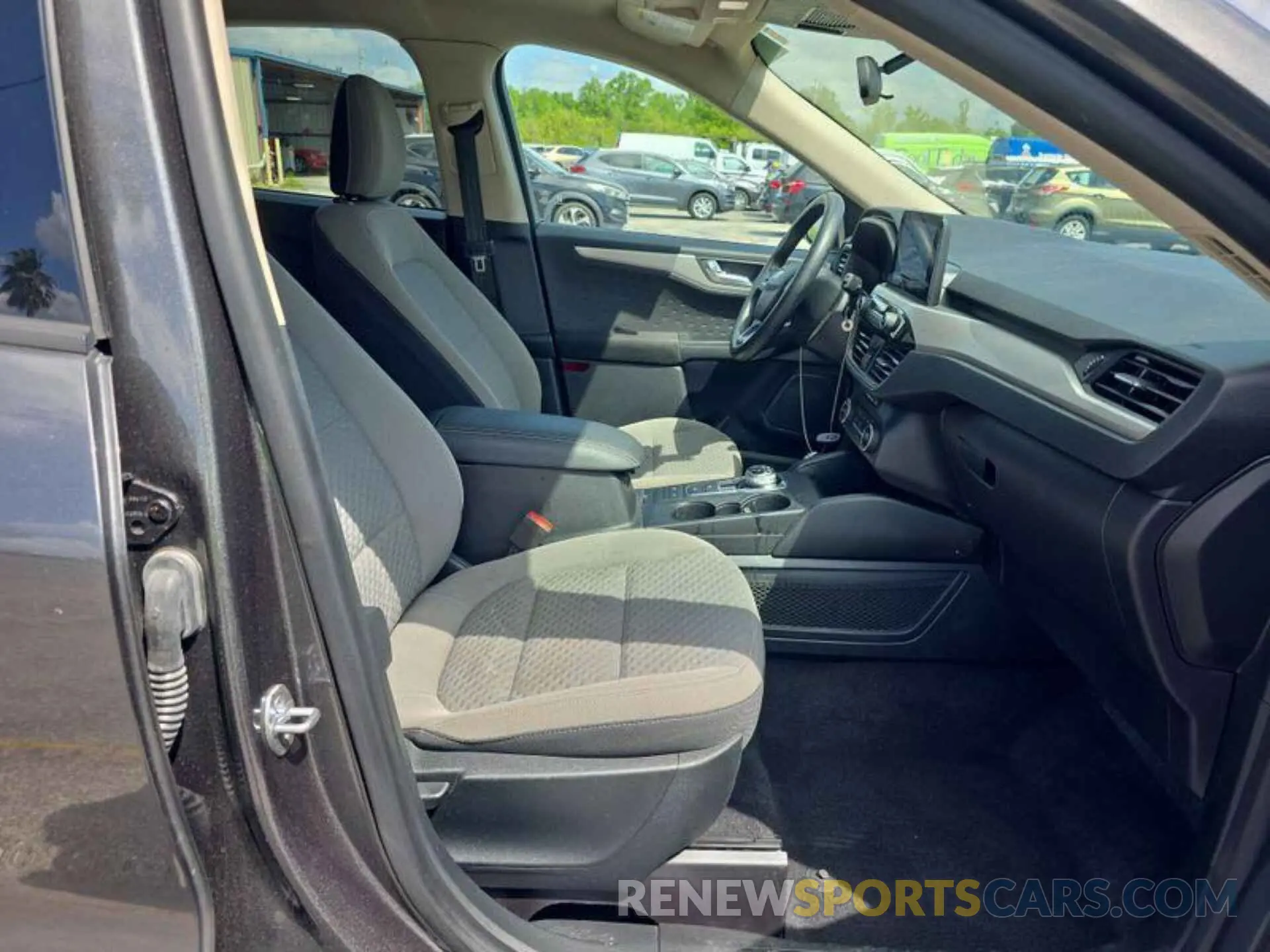 18 fotografías del automóvil dañado 1FMCU0G65LUB79902 FORD ESCAPE 2020