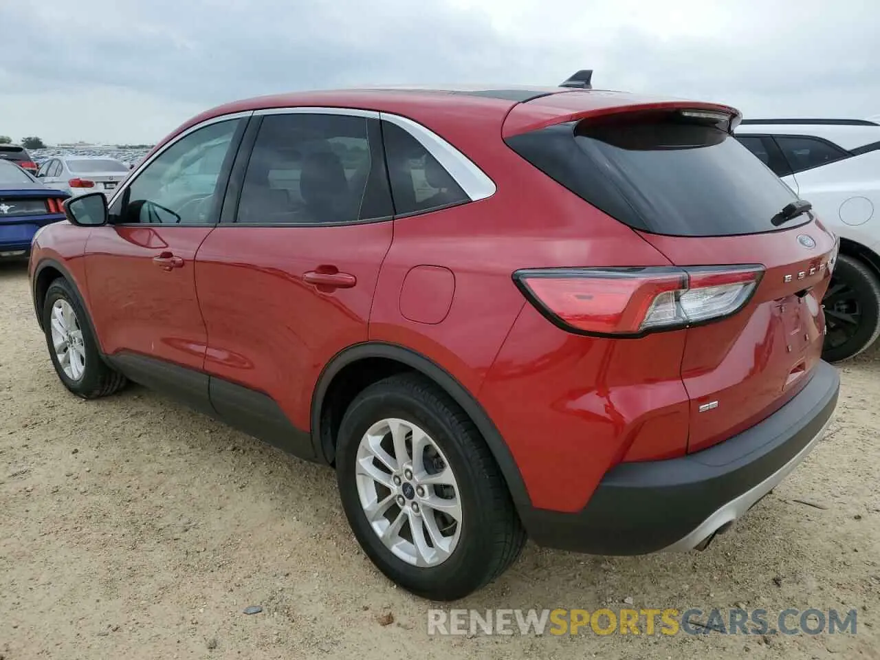 2 fotografías del automóvil dañado 1FMCU0G66LUA28695 FORD ESCAPE 2020