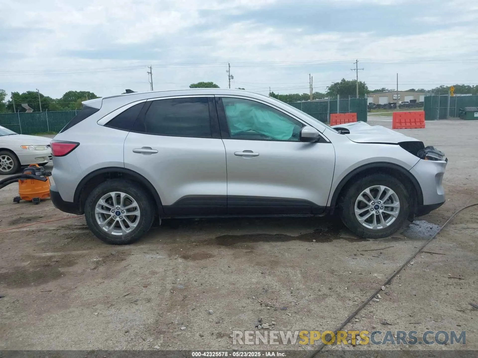 13 fotografías del automóvil dañado 1FMCU0G66LUA79744 FORD ESCAPE 2020