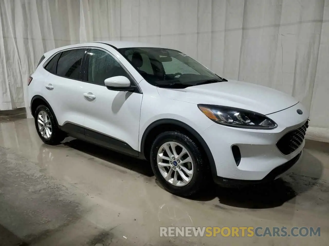 4 fotografías del automóvil dañado 1FMCU0G66LUA85477 FORD ESCAPE 2020