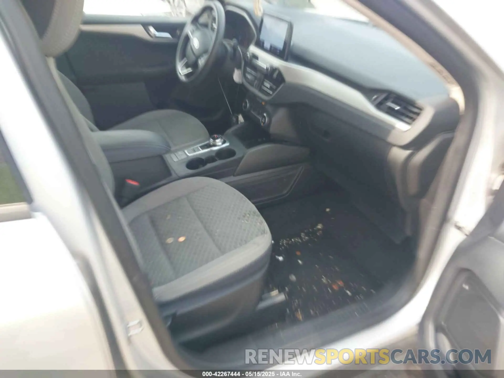 5 fotografías del automóvil dañado 1FMCU0G66LUB01838 FORD ESCAPE 2020