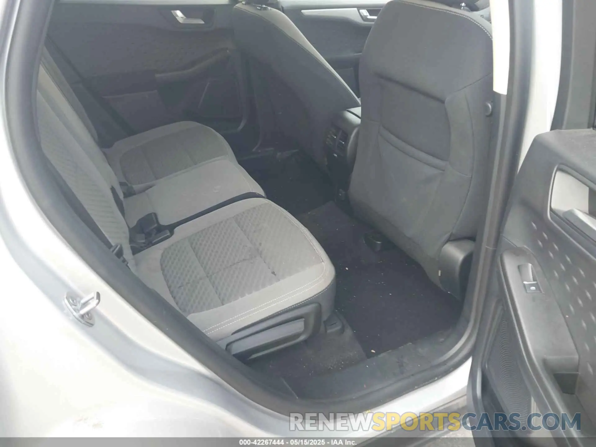 8 fotografías del automóvil dañado 1FMCU0G66LUB01838 FORD ESCAPE 2020