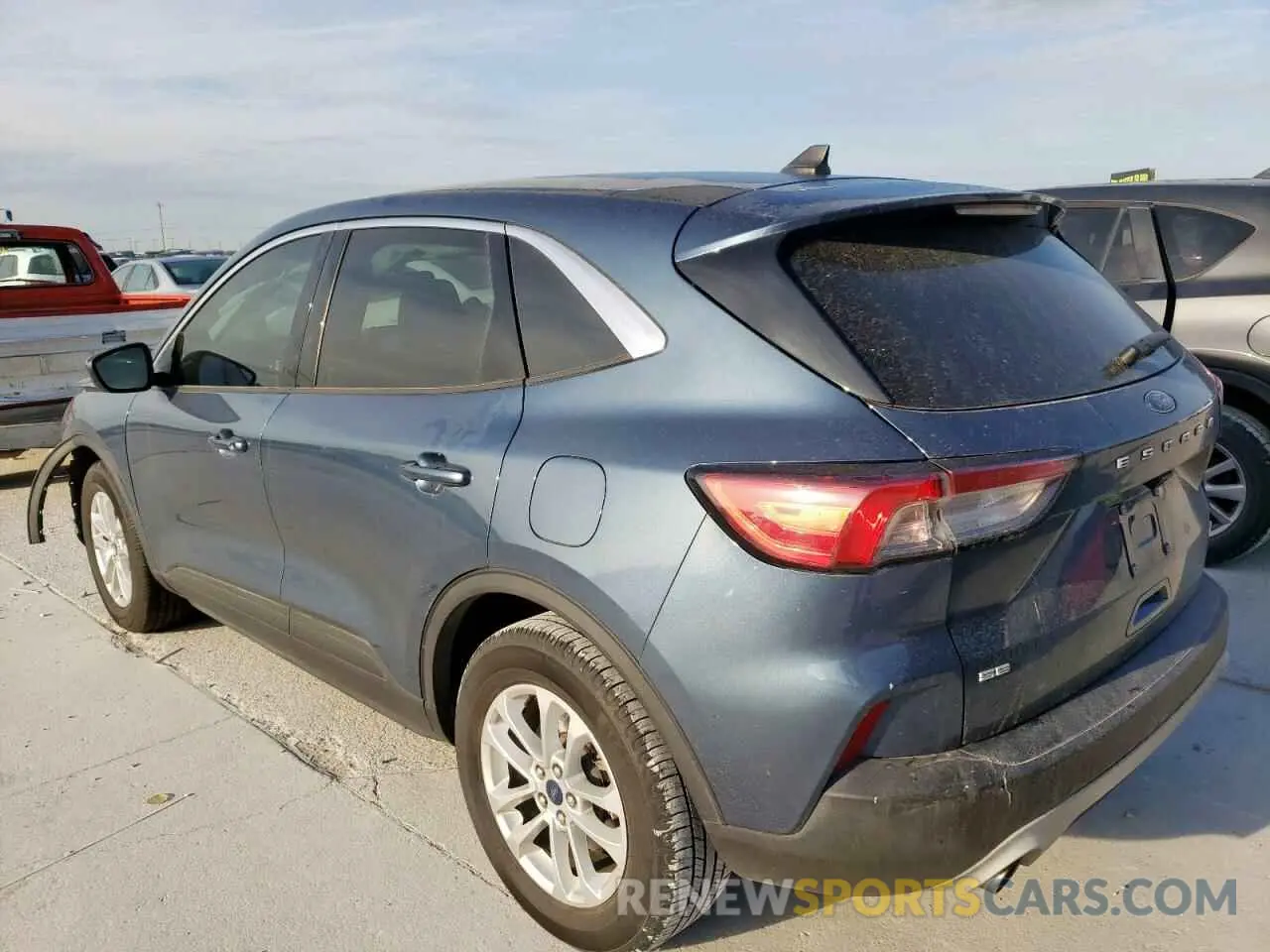 2 fotografías del automóvil dañado 1FMCU0G66LUB65748 FORD ESCAPE 2020