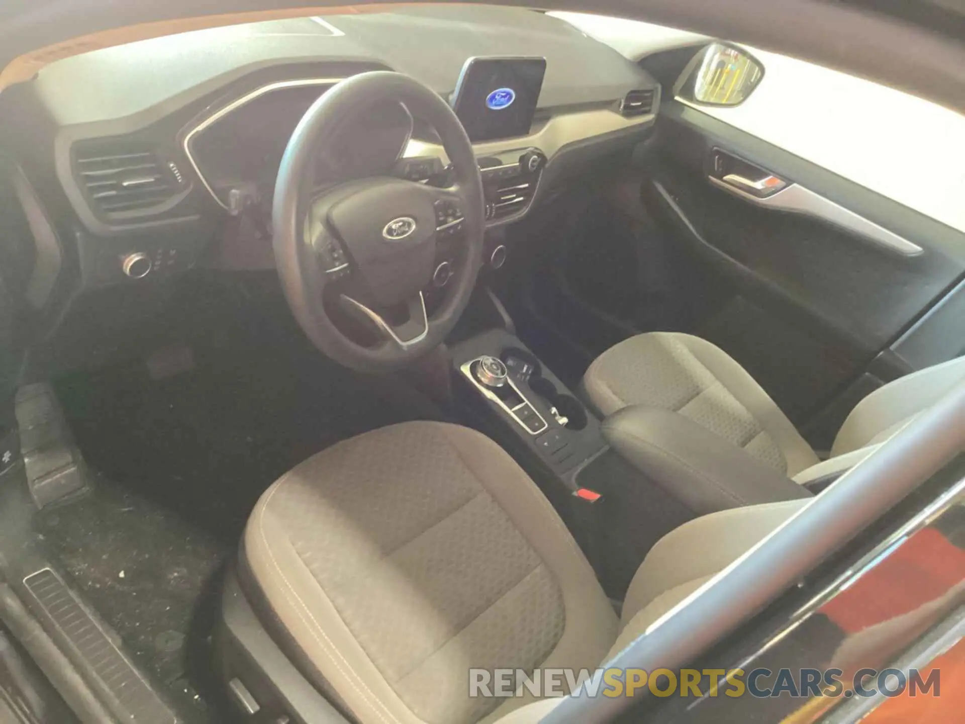 5 fotografías del automóvil dañado 1FMCU0G66LUB80900 FORD ESCAPE 2020