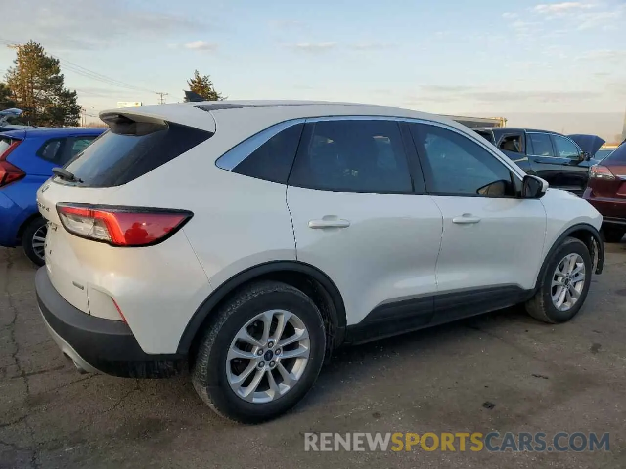 3 fotografías del automóvil dañado 1FMCU0G66LUC22241 FORD ESCAPE 2020