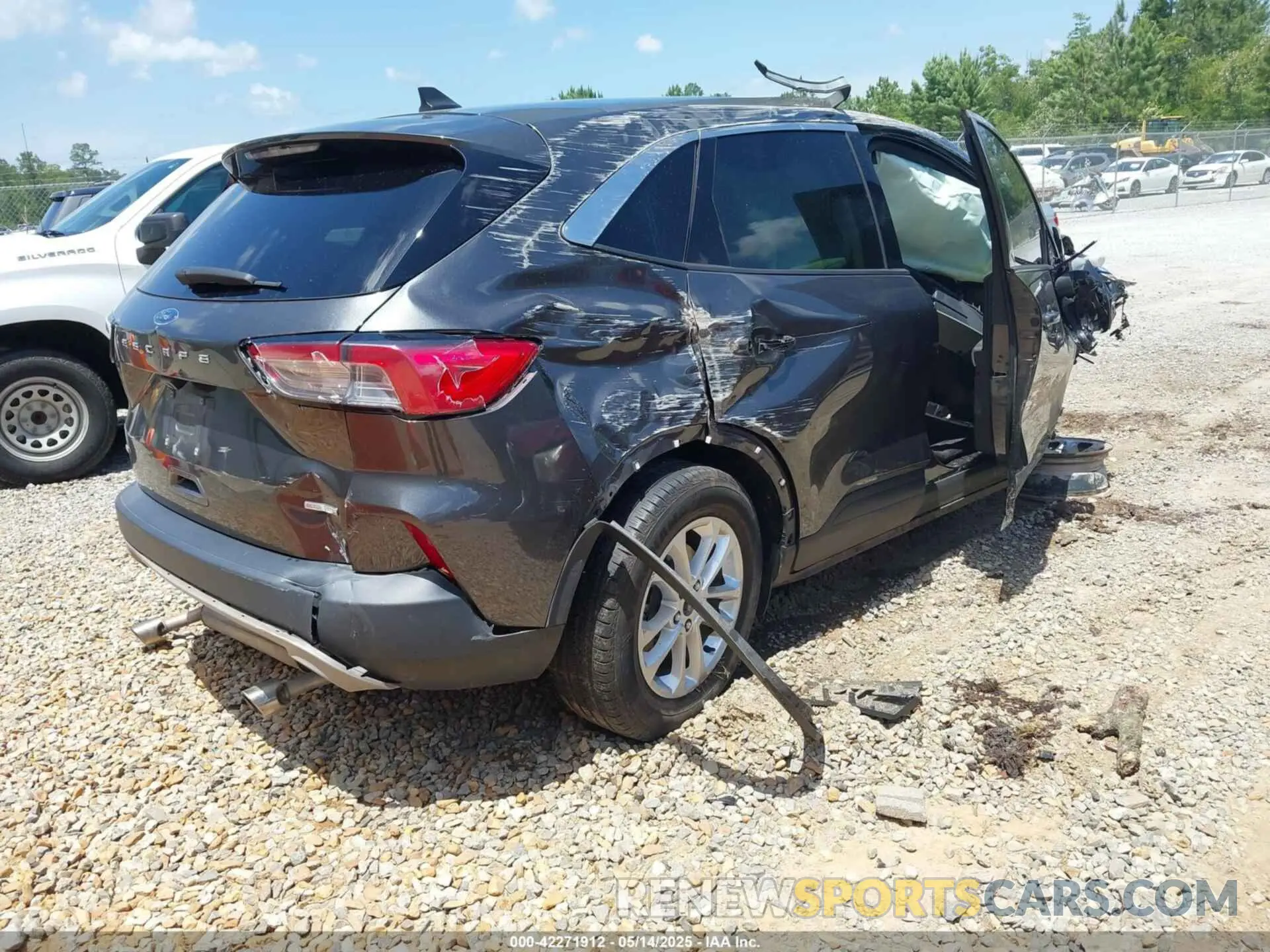 4 fotografías del automóvil dañado 1FMCU0G66LUC23096 FORD ESCAPE 2020