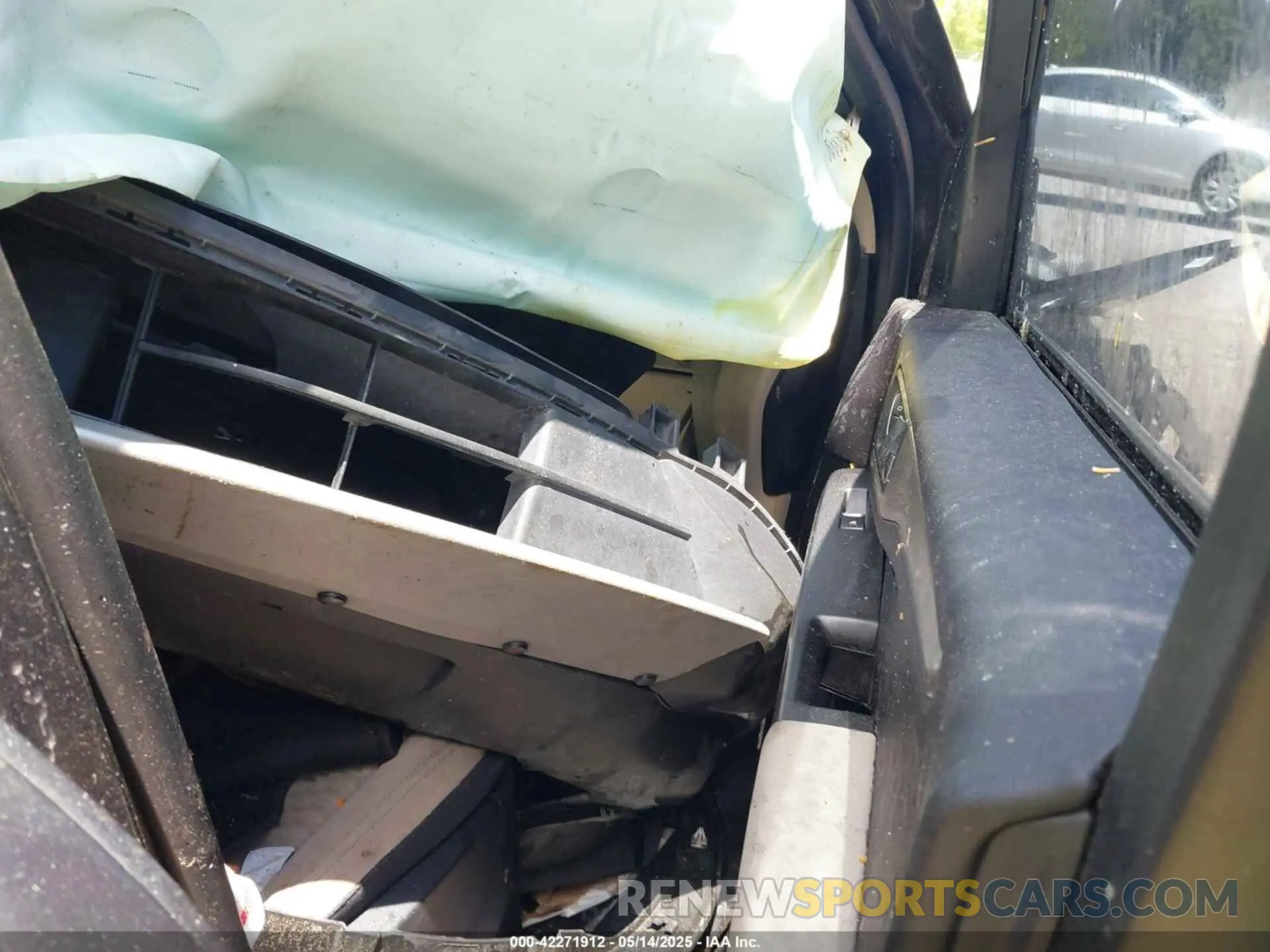 5 fotografías del automóvil dañado 1FMCU0G66LUC23096 FORD ESCAPE 2020