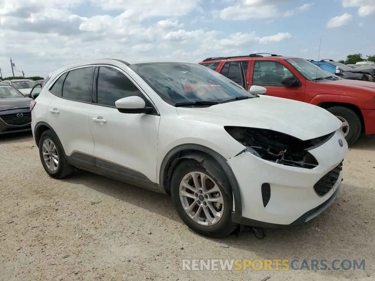4 fotografías del automóvil dañado 1FMCU0G66LUC40688 FORD ESCAPE 2020