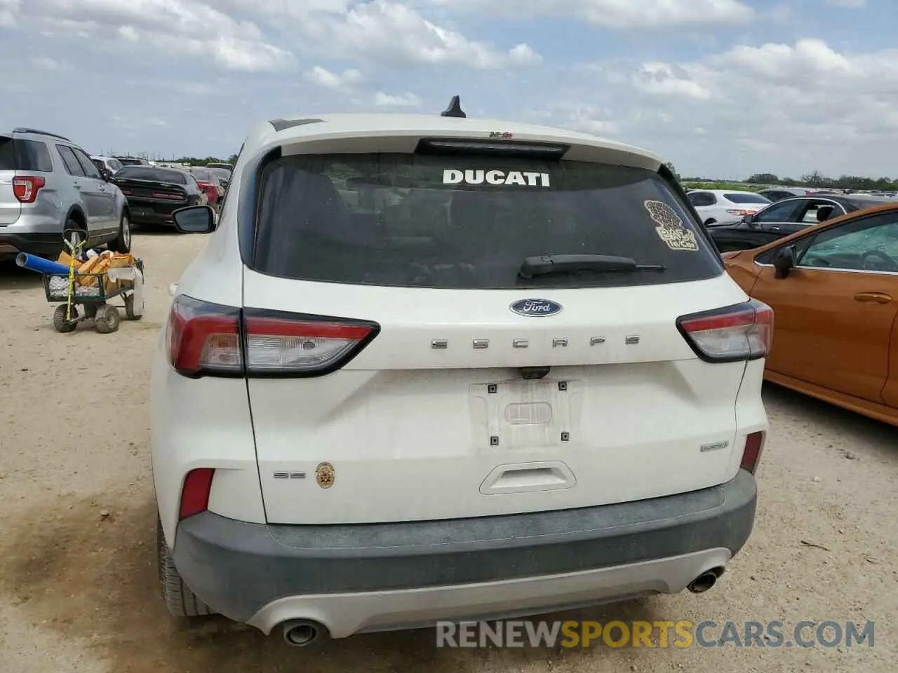 6 fotografías del automóvil dañado 1FMCU0G66LUC40688 FORD ESCAPE 2020