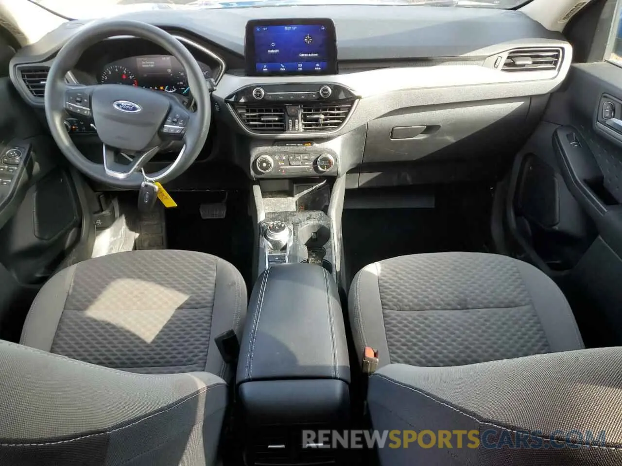 8 fotografías del automóvil dañado 1FMCU0G67LUA07242 FORD ESCAPE 2020