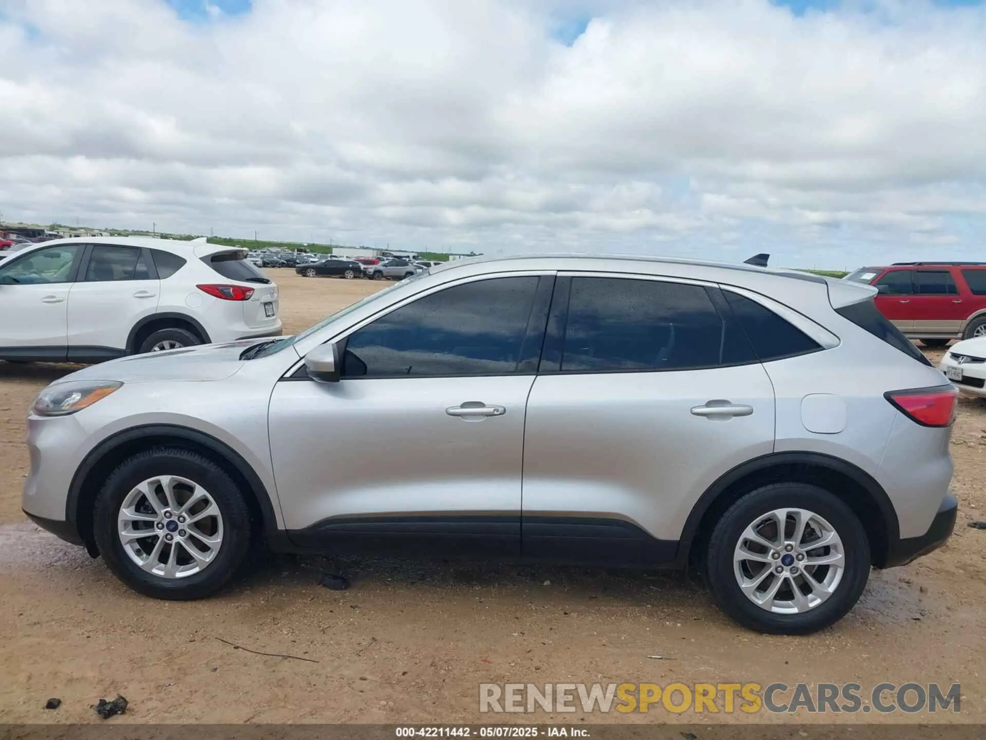 14 fotografías del automóvil dañado 1FMCU0G67LUA12375 FORD ESCAPE 2020