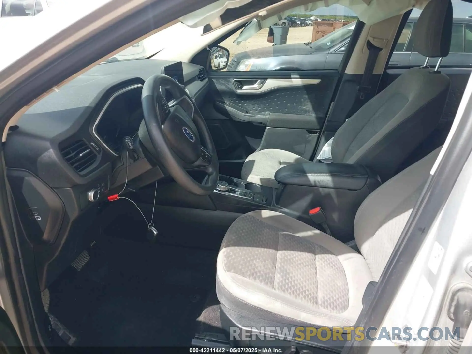 5 fotografías del automóvil dañado 1FMCU0G67LUA12375 FORD ESCAPE 2020