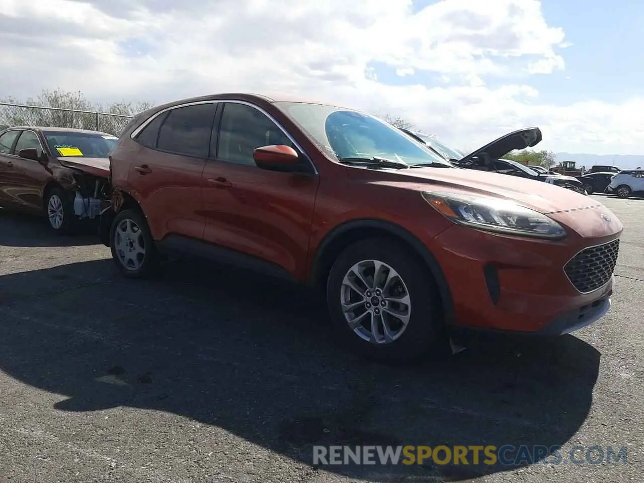 4 fotografías del automóvil dañado 1FMCU0G67LUA78540 FORD ESCAPE 2020