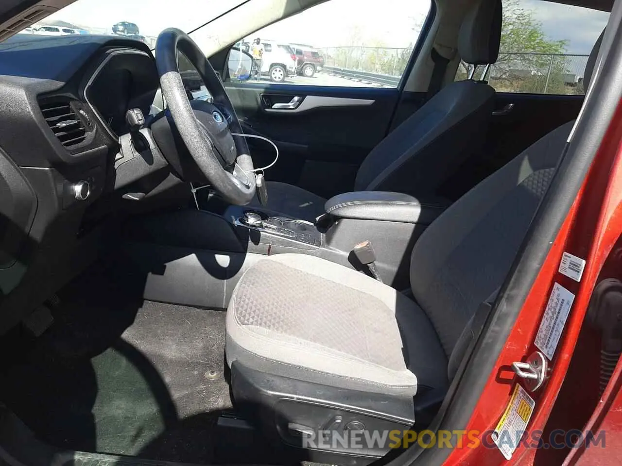7 fotografías del automóvil dañado 1FMCU0G67LUA78540 FORD ESCAPE 2020