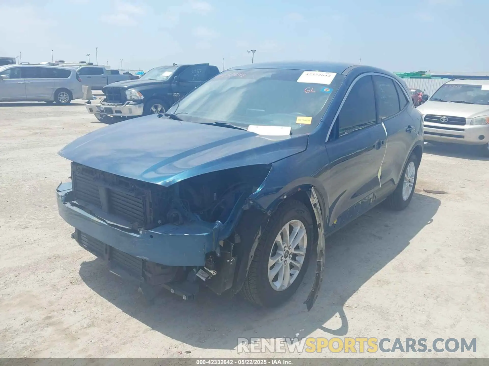 2 fotografías del automóvil dañado 1FMCU0G67LUA83768 FORD ESCAPE 2020