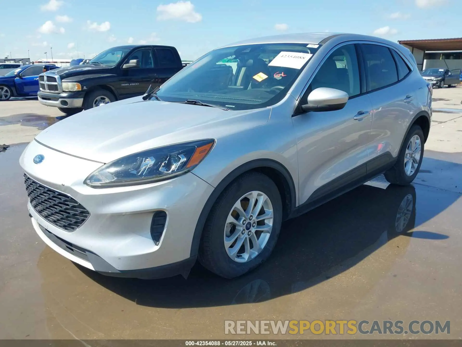 2 fotografías del automóvil dañado 1FMCU0G67LUA92888 FORD ESCAPE 2020