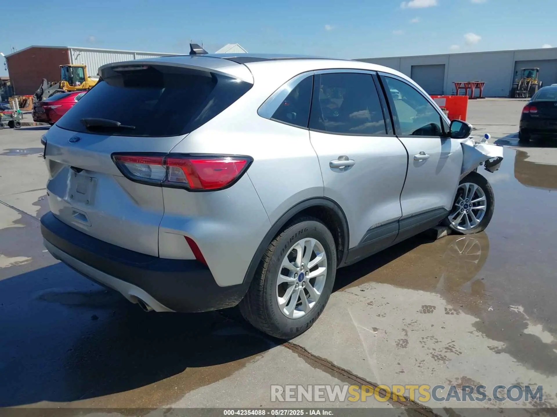 4 fotografías del automóvil dañado 1FMCU0G67LUA92888 FORD ESCAPE 2020