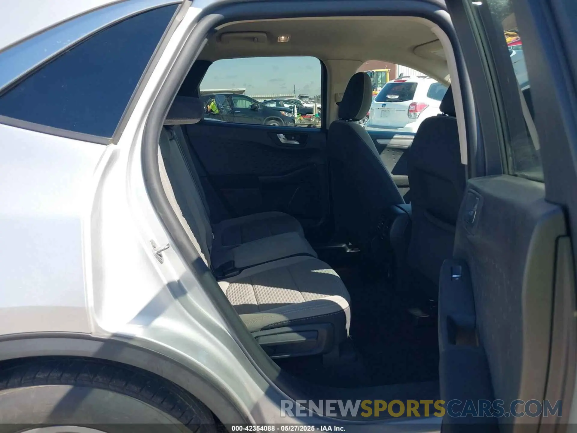8 fotografías del automóvil dañado 1FMCU0G67LUA92888 FORD ESCAPE 2020