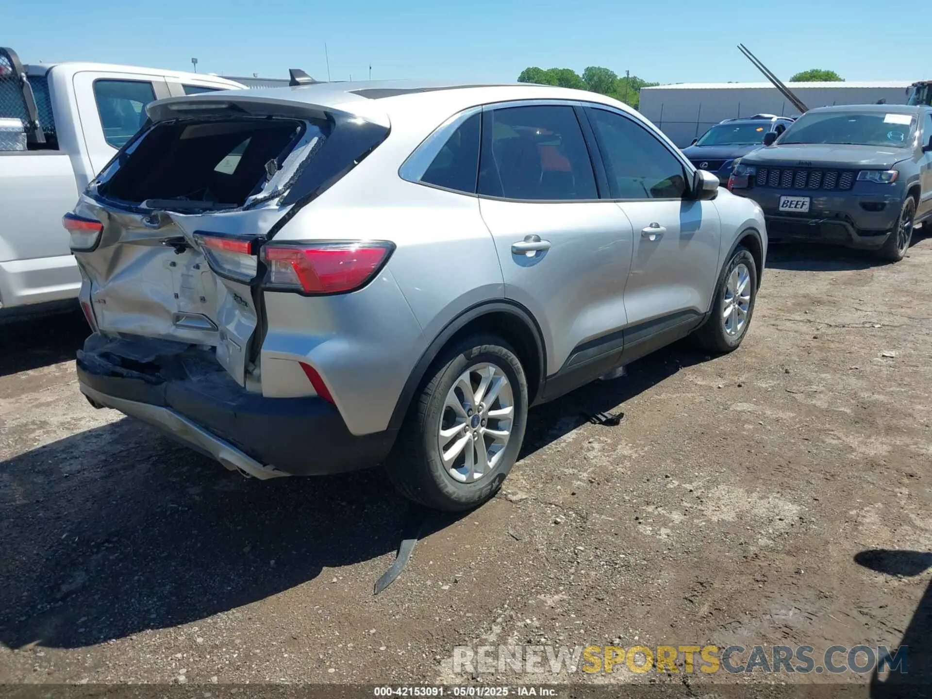 4 fotografías del automóvil dañado 1FMCU0G67LUB30443 FORD ESCAPE 2020