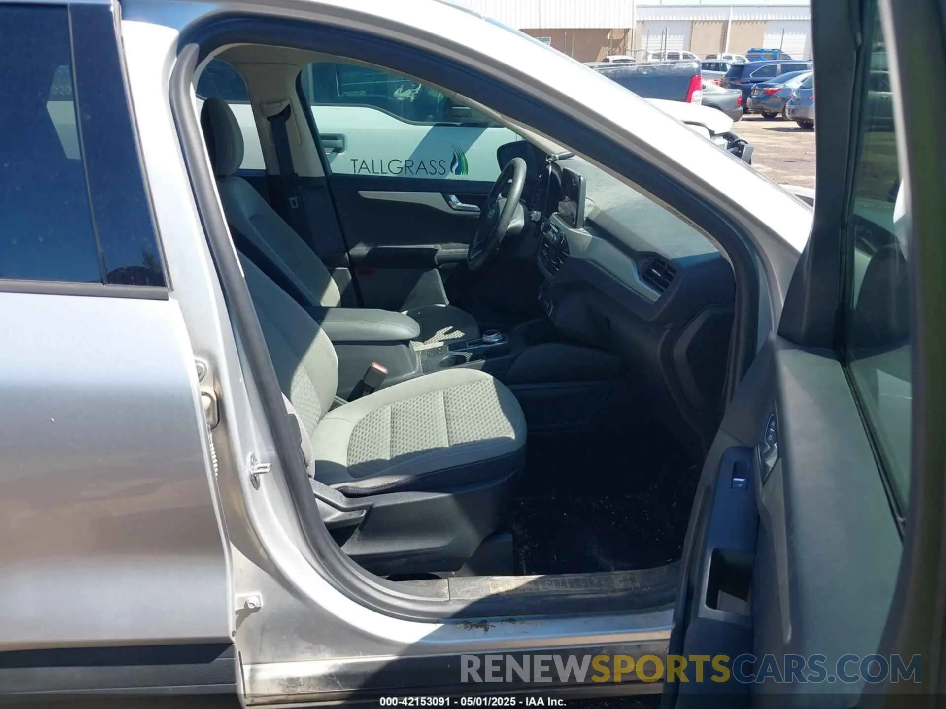 5 fotografías del automóvil dañado 1FMCU0G67LUB30443 FORD ESCAPE 2020