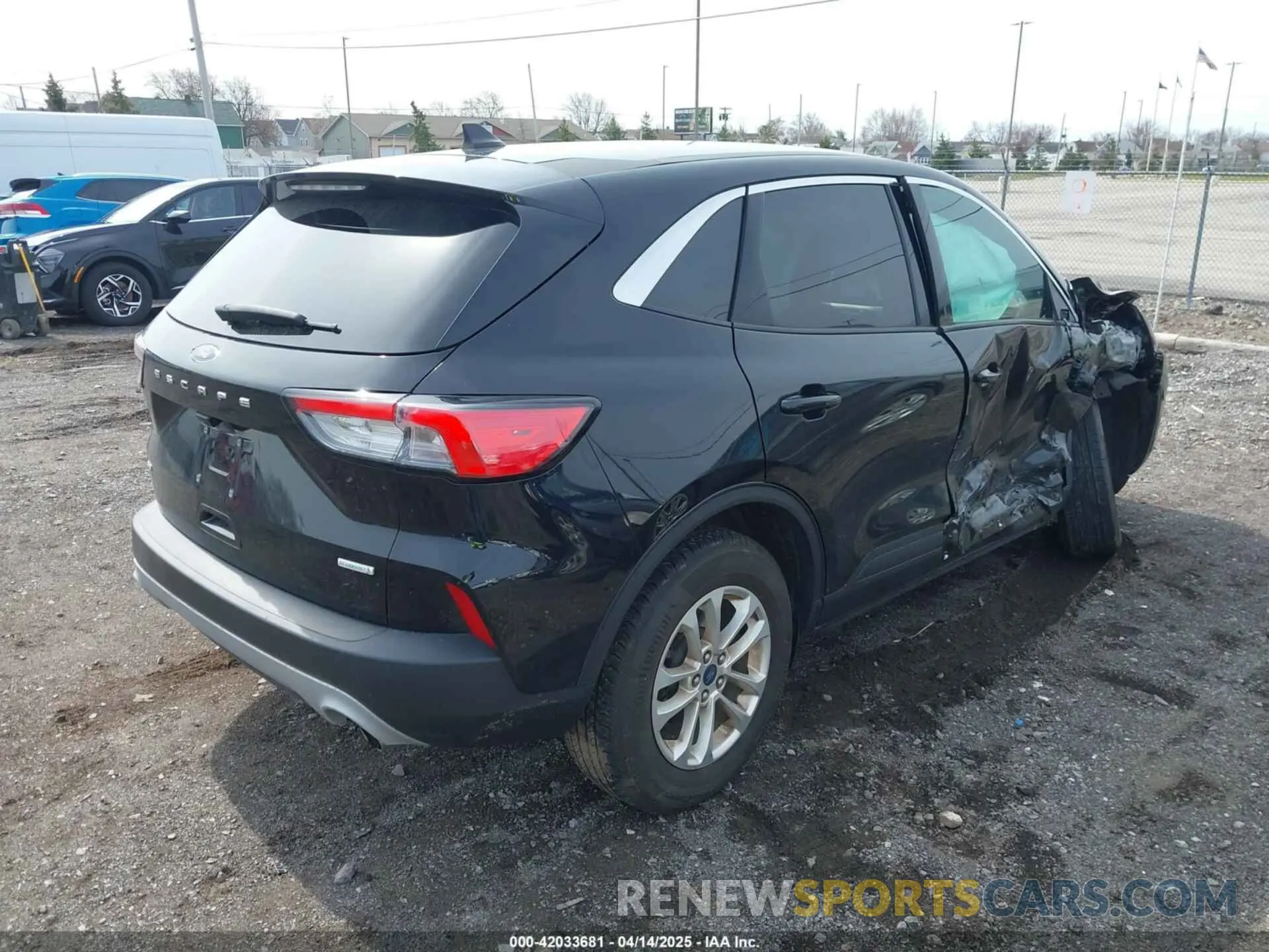 4 fotografías del automóvil dañado 1FMCU0G67LUB94143 FORD ESCAPE 2020